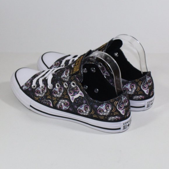 WMNS Converse Chuck Taylor All Star Ox Low Shoe - Picture 2 of 6